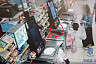 Саратовец похитил забытый на кассе самообслуживания телефон и попался